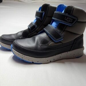 UGG Kids 1157576K Black Grey Blue Thinsulate Insulated Winter Boots Size 5Y Boys